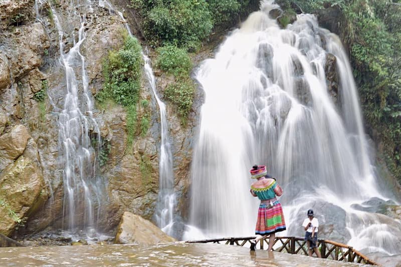 Ngắm dòng thác Tiên Sa như tấm lụa trắng